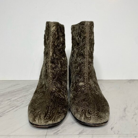 Stuart Weitzman Bacari Romantic Velvet Greige Bootie 8M - Picture 2 of 13